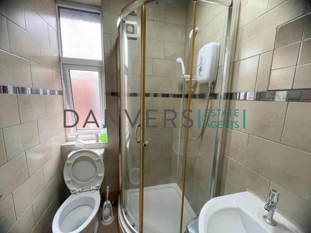 Property photo 3 of 5 Bath 3.Jpg