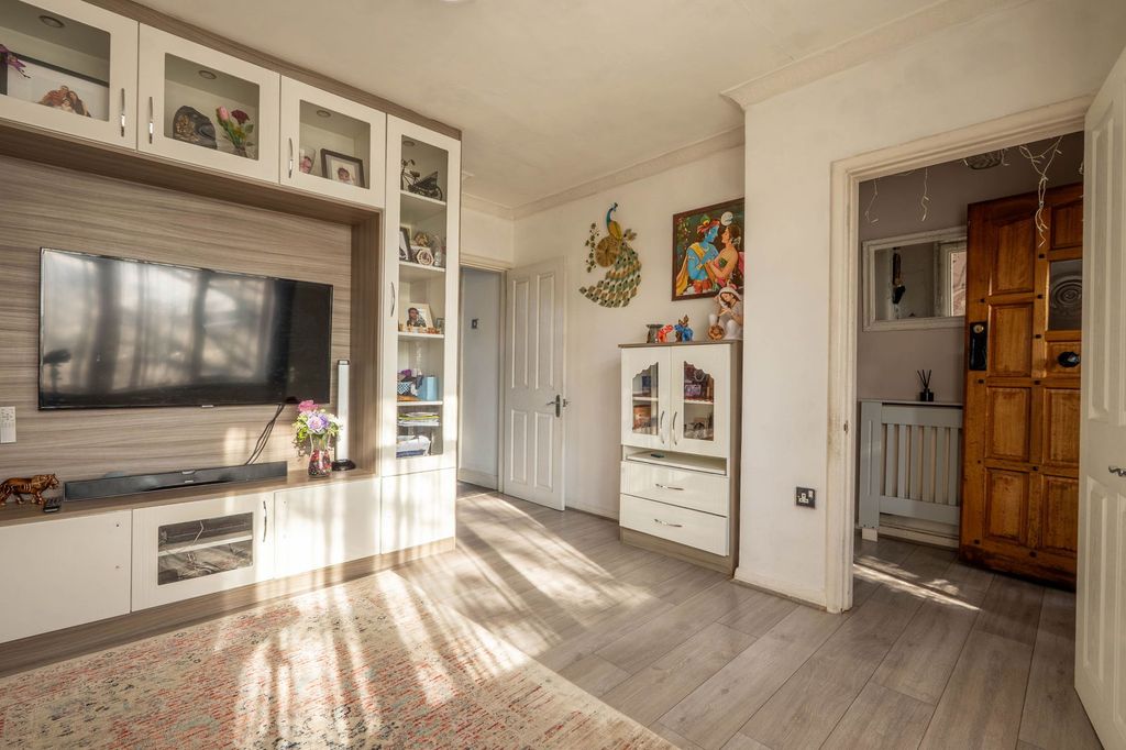 Property photo 3 of 21