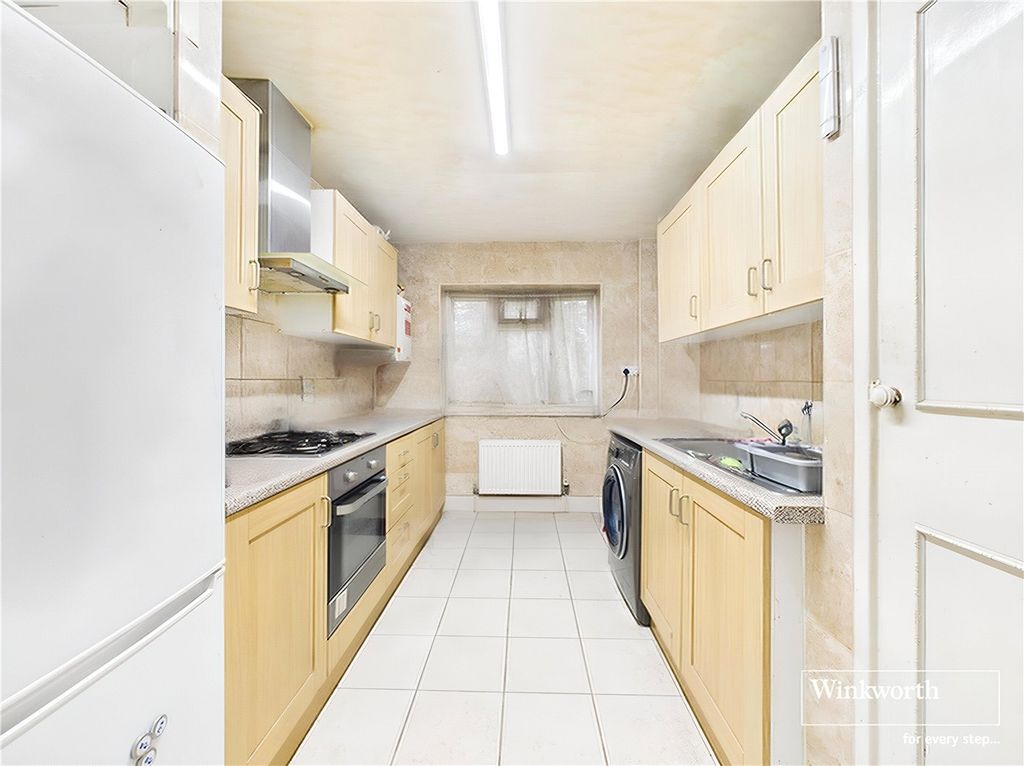 Property photo 3 of 7 Kitchen