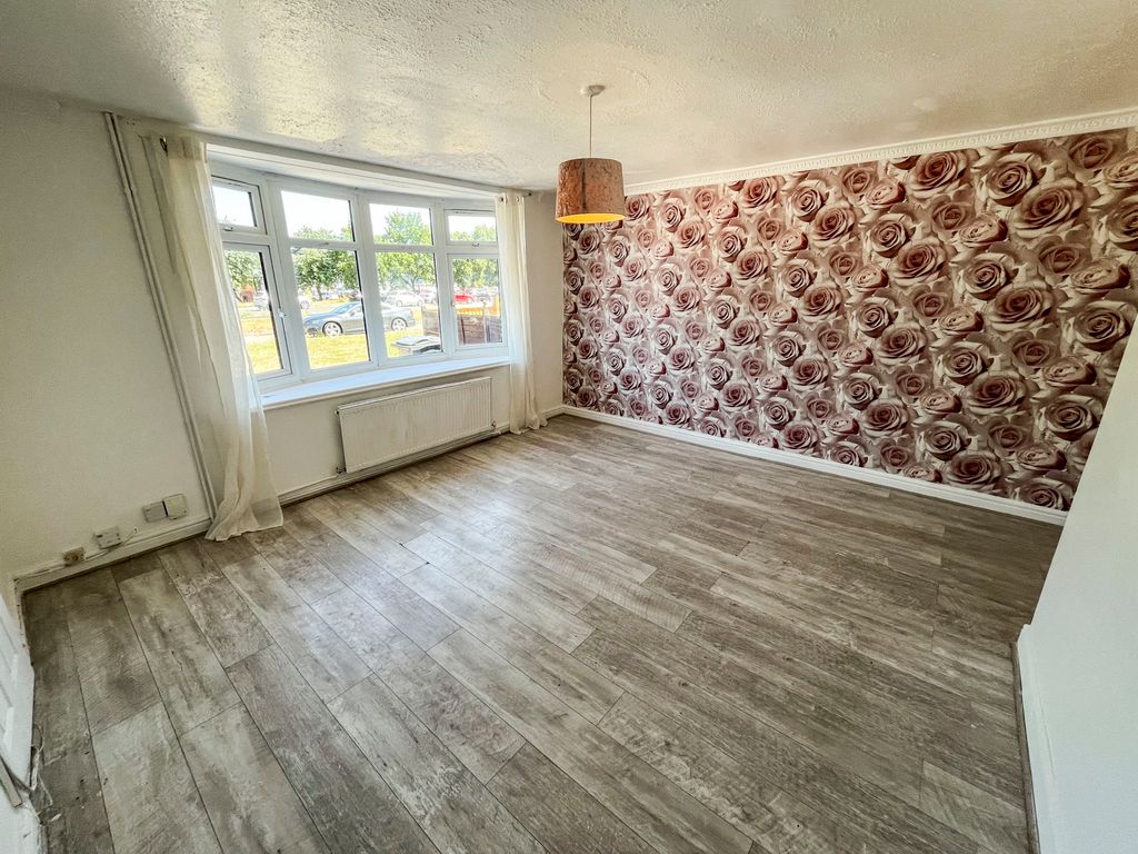 Property photo 2 of 13 Lounge