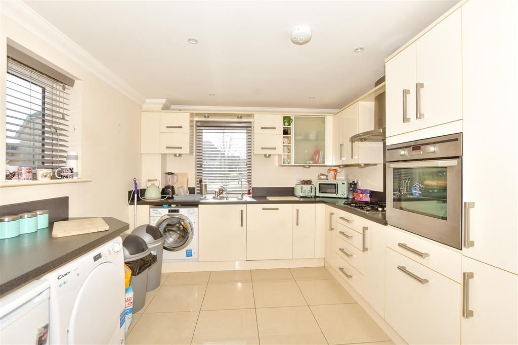 Property photo 2 of 6 Kitchen