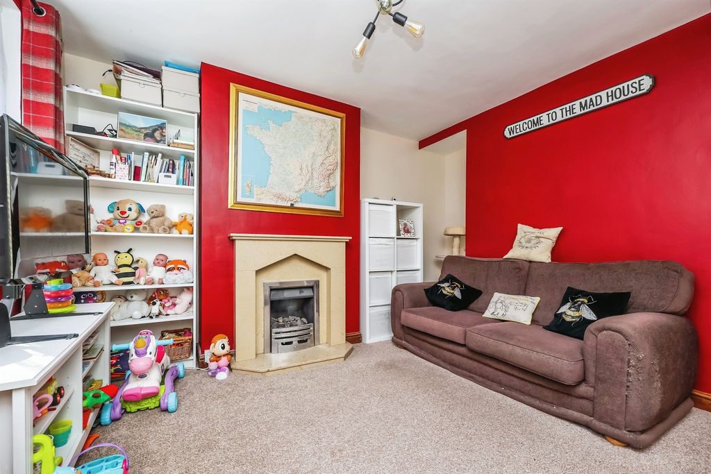 Property photo 2 of 18