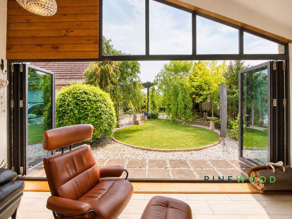 Property photo 3 of 42 Garden Room/Lounge