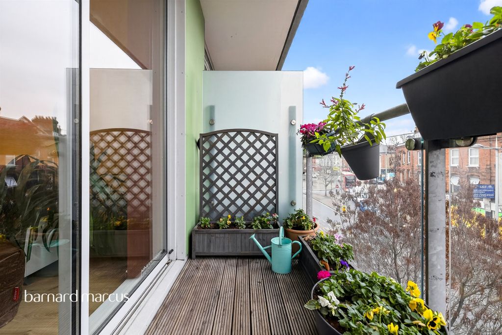 Property photo 3 of 11 Balcony