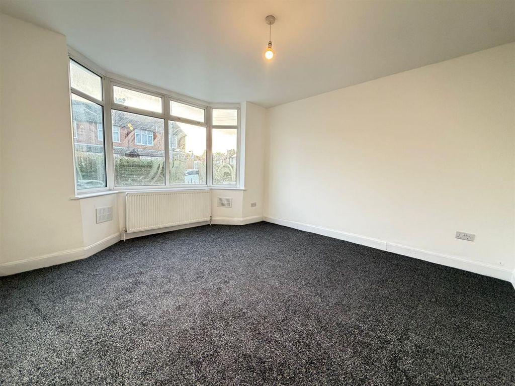 Property photo 2 of 12 Living.Jpeg