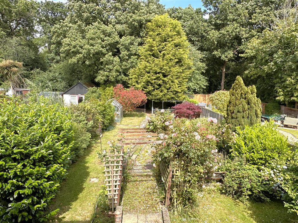 Property photo 3 of 18 Wonderful Rear Garden 033