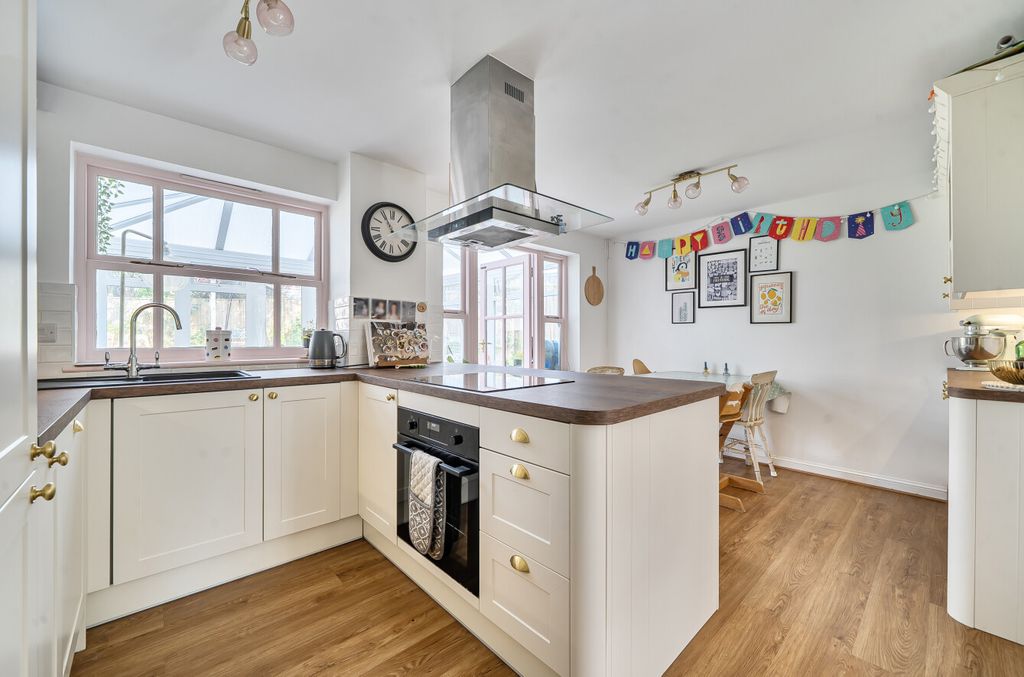 Property photo 3 of 14 1449432-12-69E799...