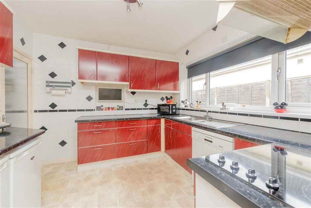 Property photo 3 of 10 Kitchen