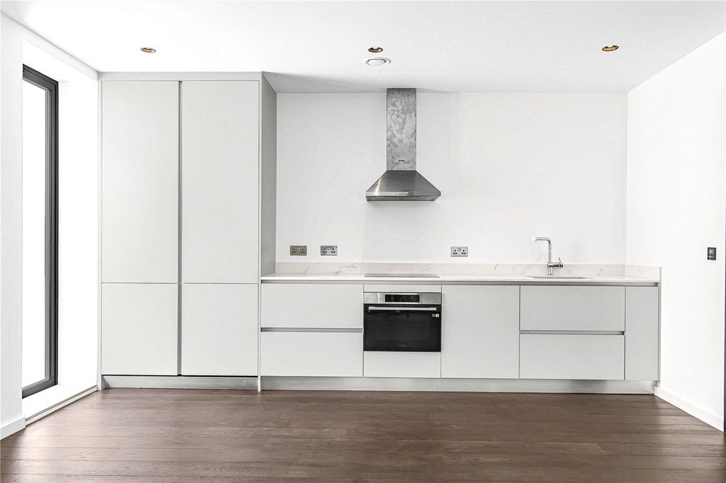 Additional image 36 of 6 bed detached house to rentRosebury Close, Goffs Oak, Waltham Cross, Hertfordshire EN7