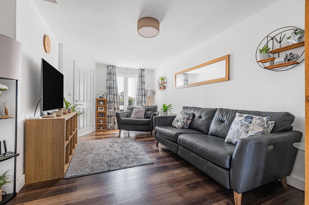 Property photo 3 of 19