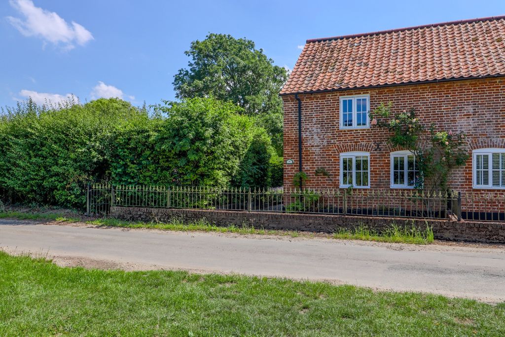 Property photo 2 of 23 5246013