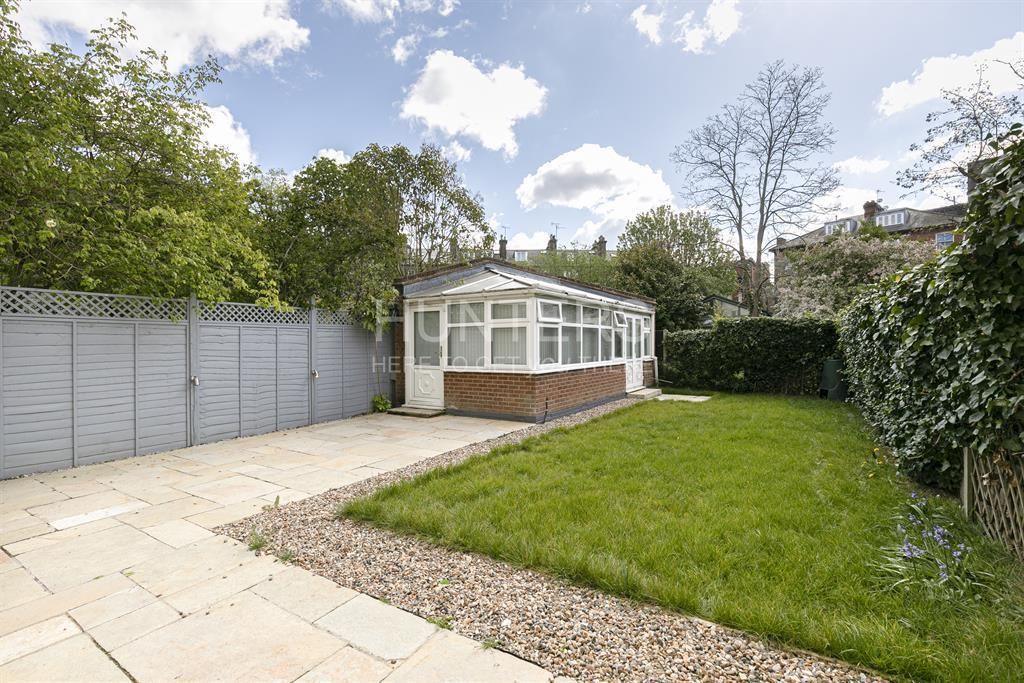 Property photo 2 of 9 Garden