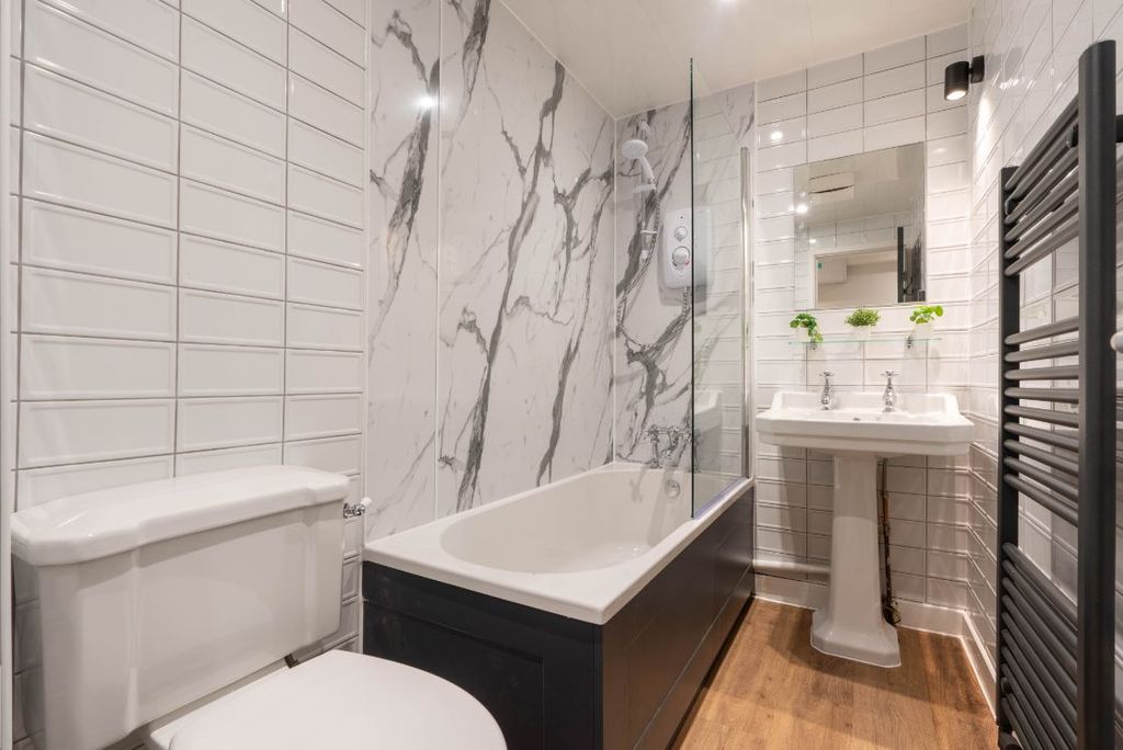 Property photo 2 of 10 Lhf2 - Bathroom