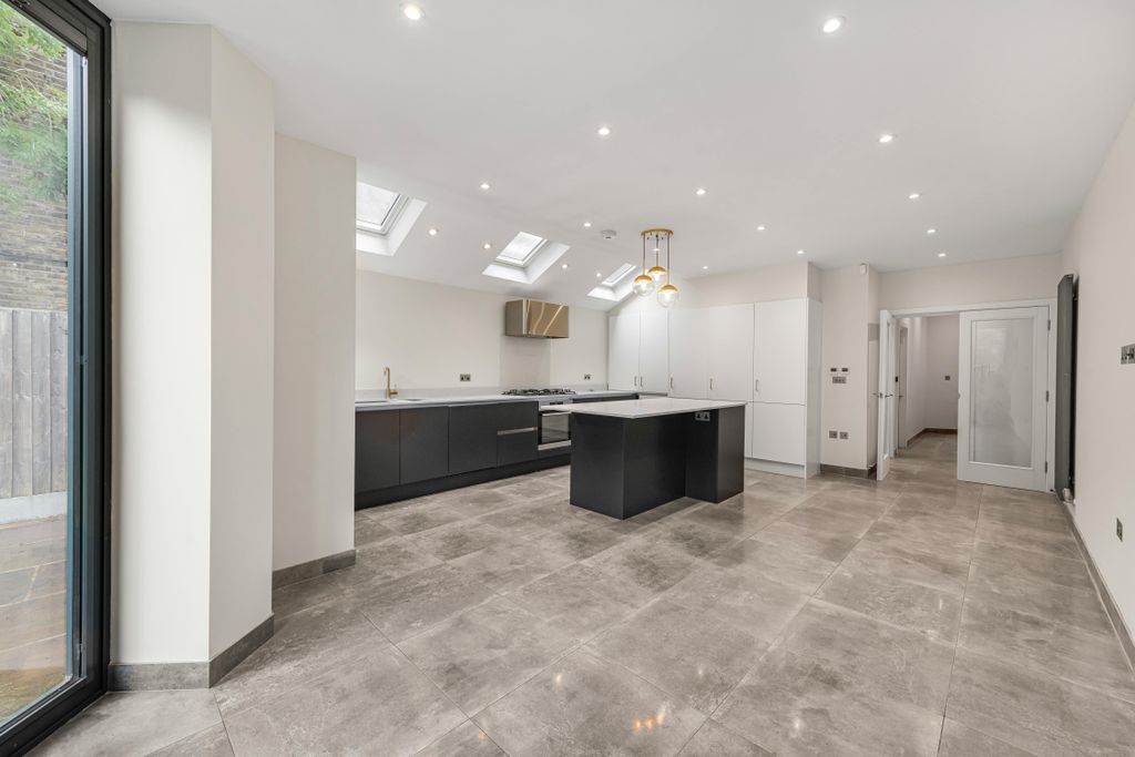 Property photo 3 of 19 Kempe Road |Gallery