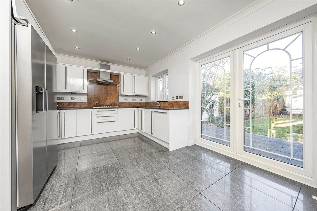 Property photo 3 of 19 Picture No. 18