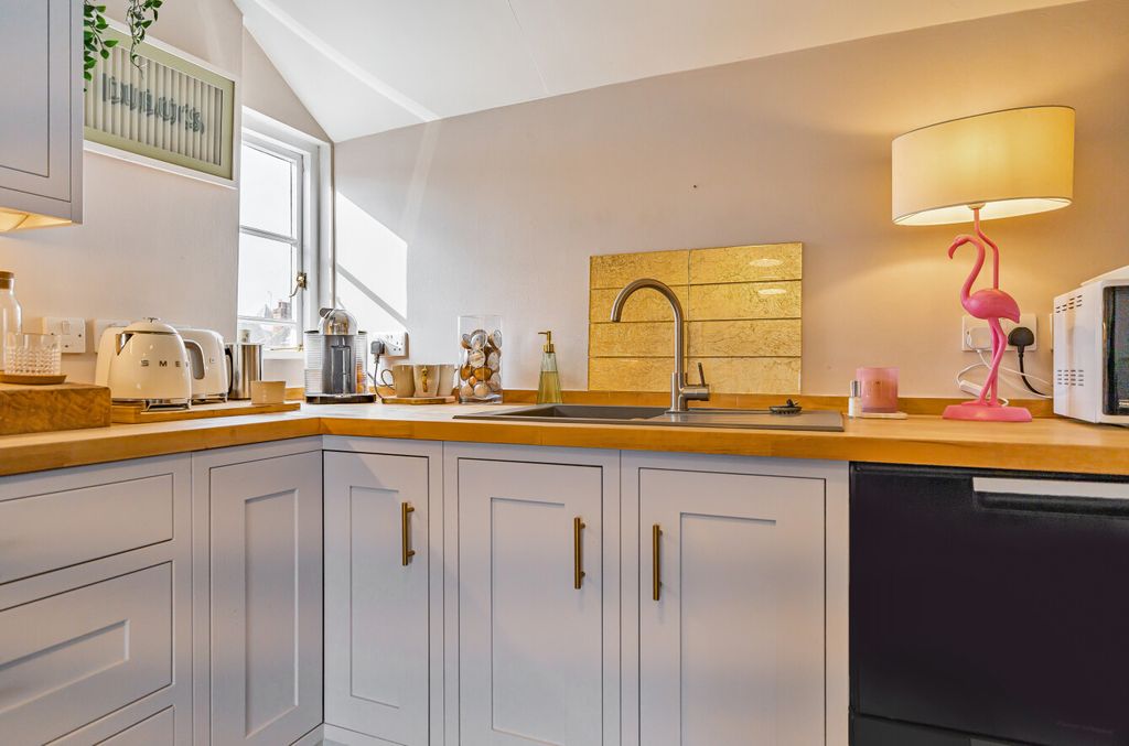 Additional image 9 of 2 bed flat for saleBury St Edmunds, Suffolk IP33