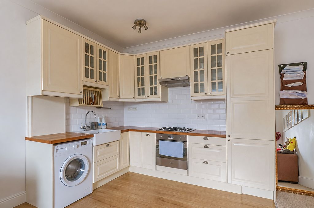 Property photo 3 of 12 02