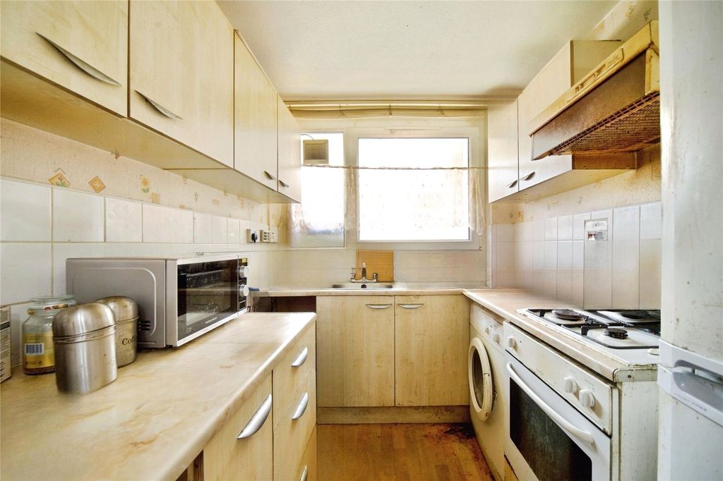Property photo 2 of 14 Picture No. 23