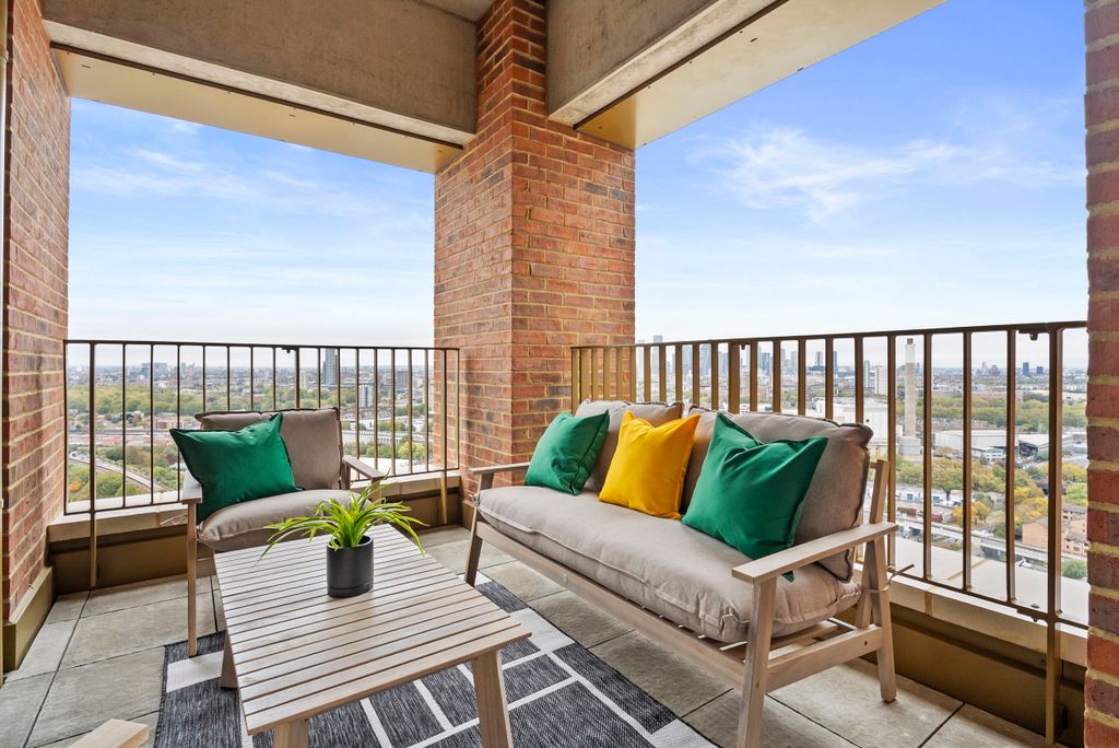 Property photo 1 of 8 Balcony