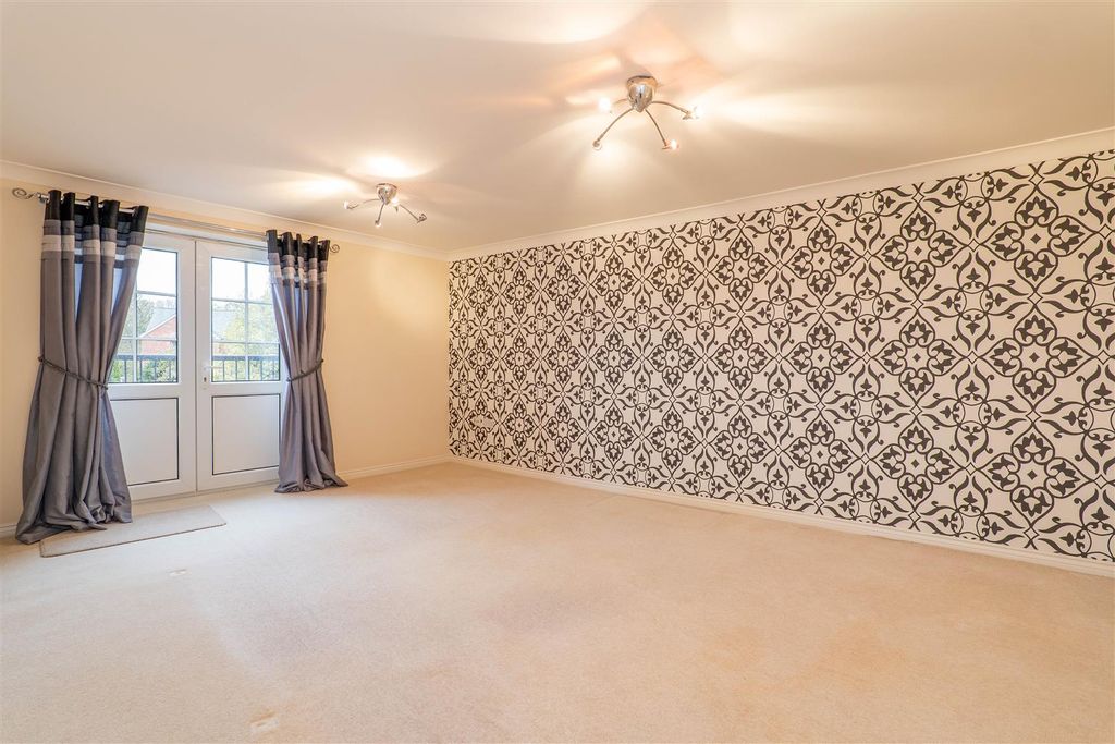 Property photo 2 of 20 Lounge