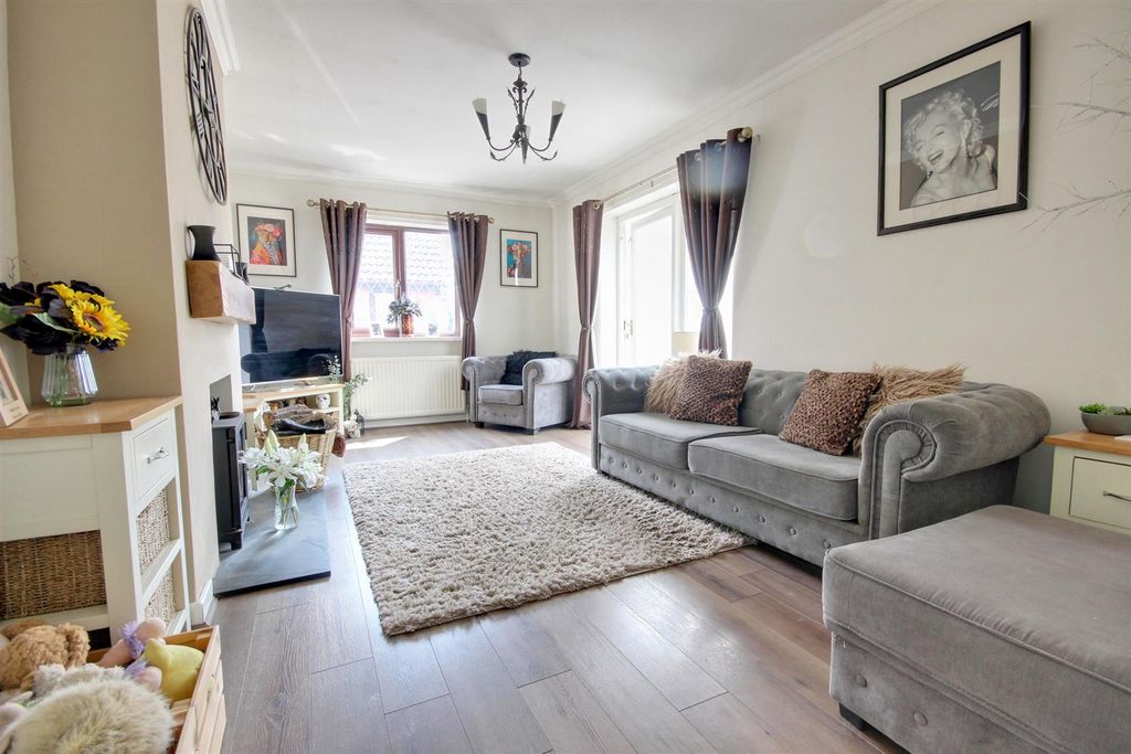 Property photo 2 of 18 Img_5327-Img_5329_Lzn.Jpg