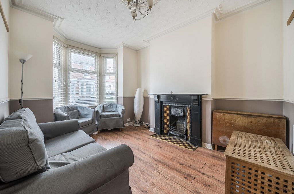 Property photo 3 of 12 1333862-12-688B2d...