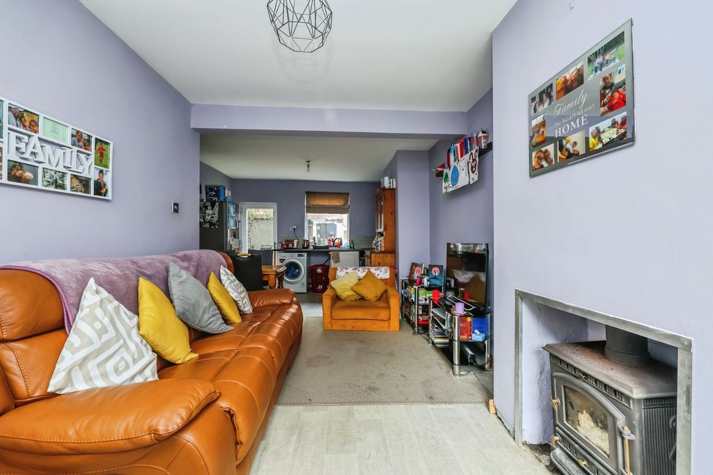 Property photo 3 of 17