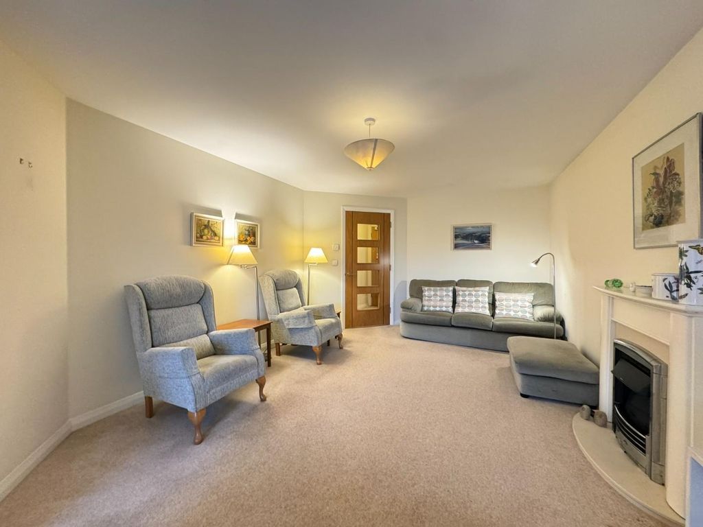 Property photo 3 of 28