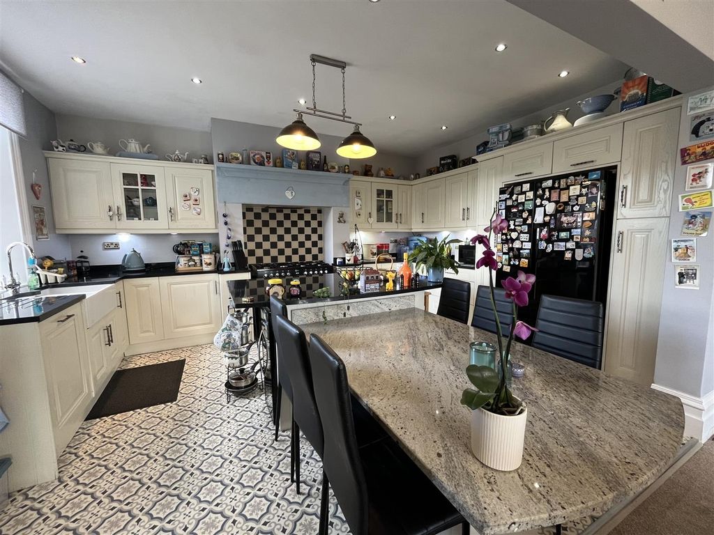 Property photo 3 of 39 Kitchen