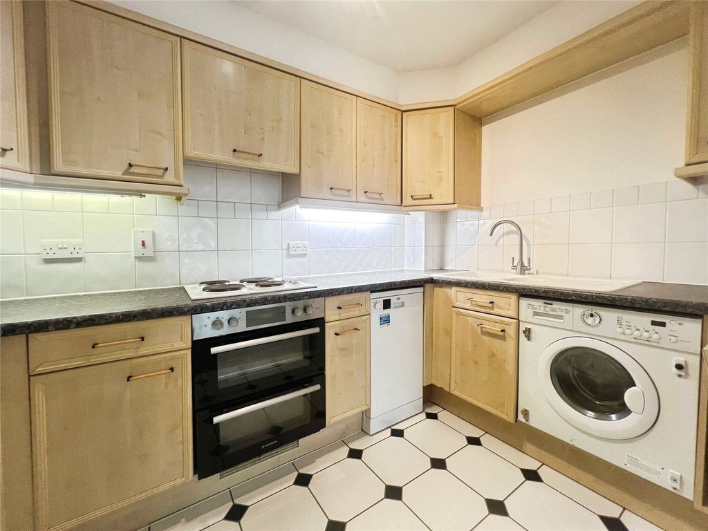 Property photo 2 of 12 Picture No. 14