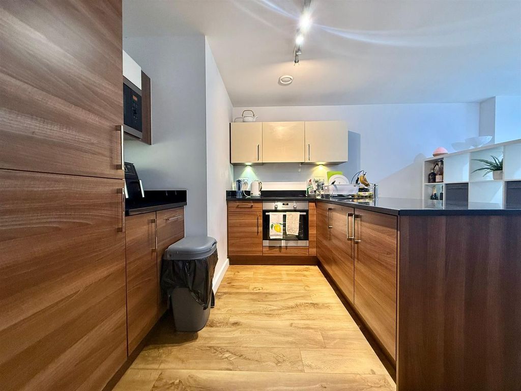 Property photo 2 of 8 Kitchen