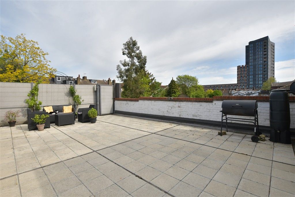 Property photo 1 of 11 Balcony / Terrace