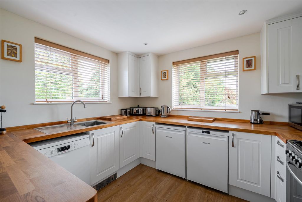 Property photo 2 of 16 1365481-10-68F208Edcf004.Jpg