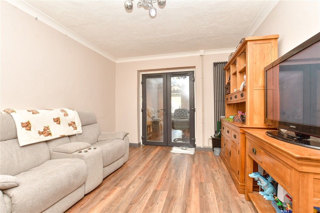 Property photo 2 of 12 Lounge