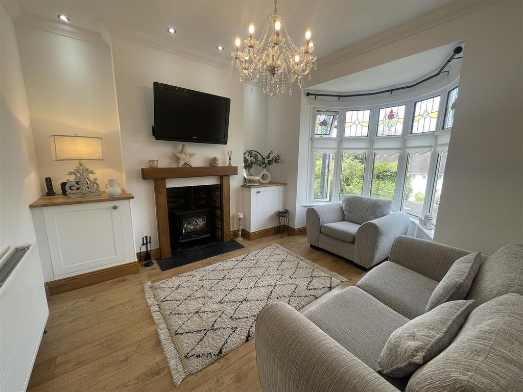 Property photo 2 of 40 Front Living Room