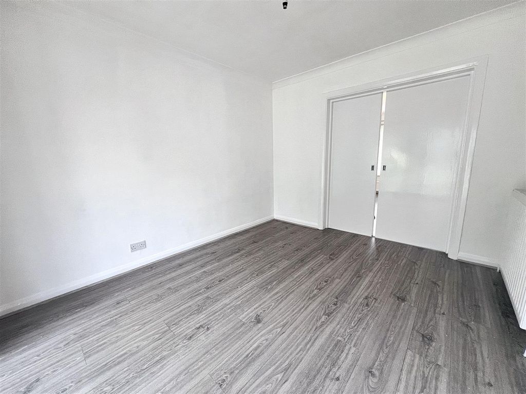 Property photo 3 of 14 Lounge
