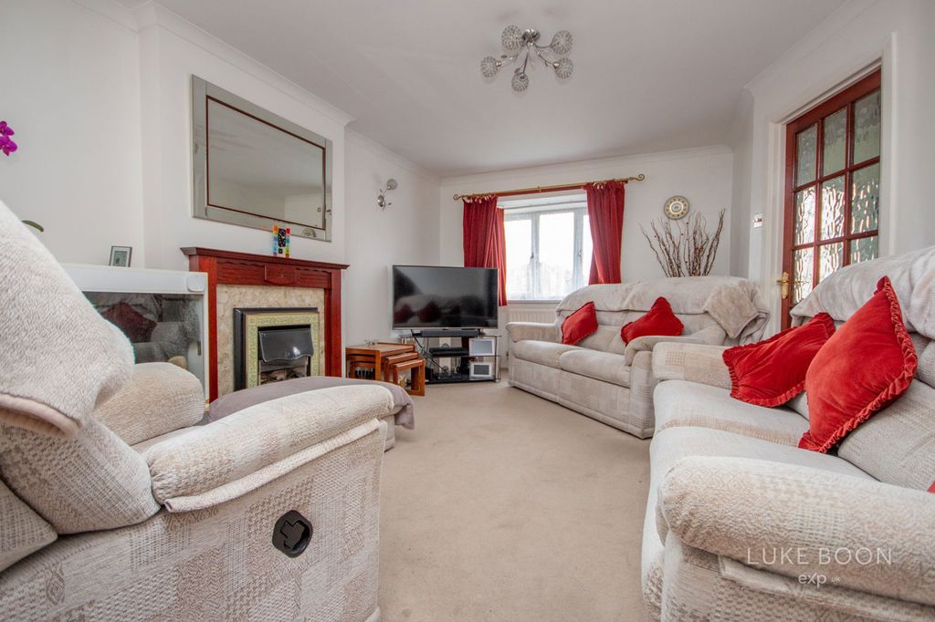 Property photo 2 of 14