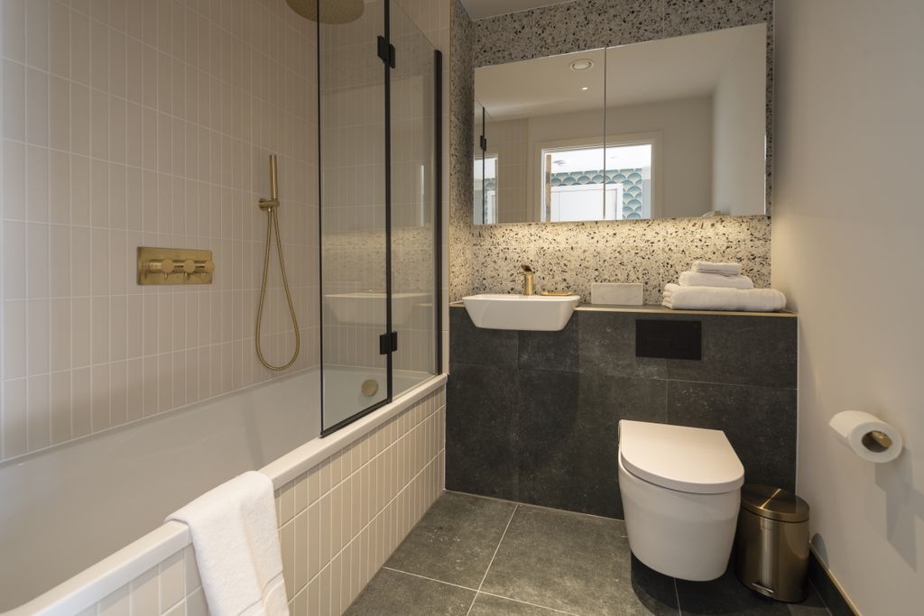 Property photo 3 of 11 MC4194-9682-Hr