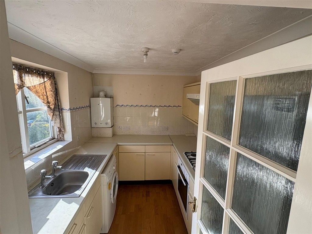 Property photo 3 of 6 Kitchen