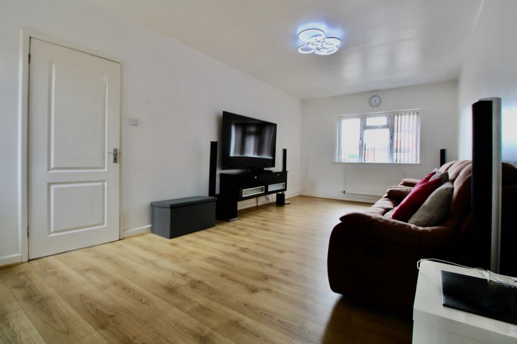Property photo 2 of 14 Lounge