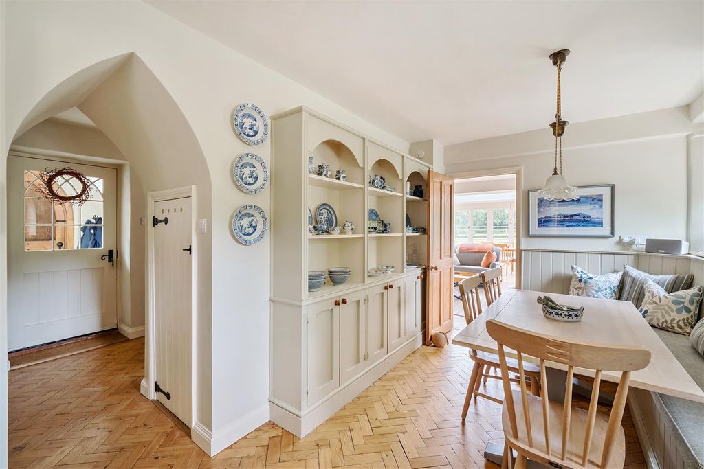 Property photo 3 of 30 Breakfast Room