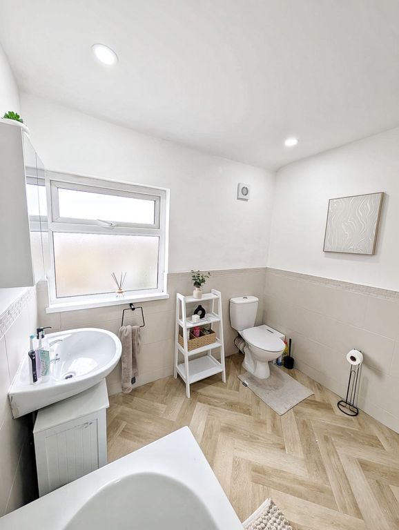 Property photo 3 of 31