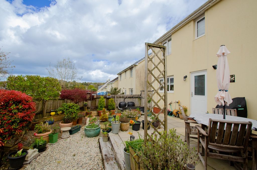 Property photo 2 of 7 42 Gilbert Road Tps 01208 74182-08