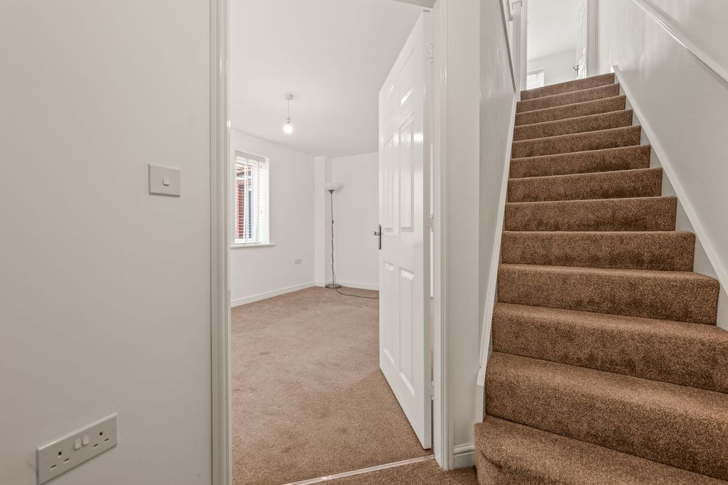 Property photo 3 of 23