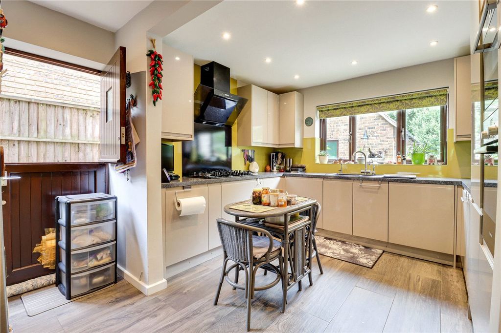 Property photo 3 of 19 Kitchen