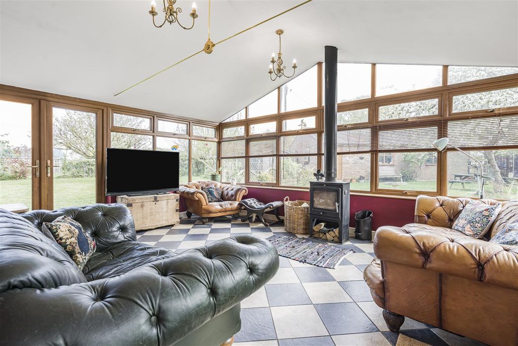 Property photo 3 of 22 Sitting Room