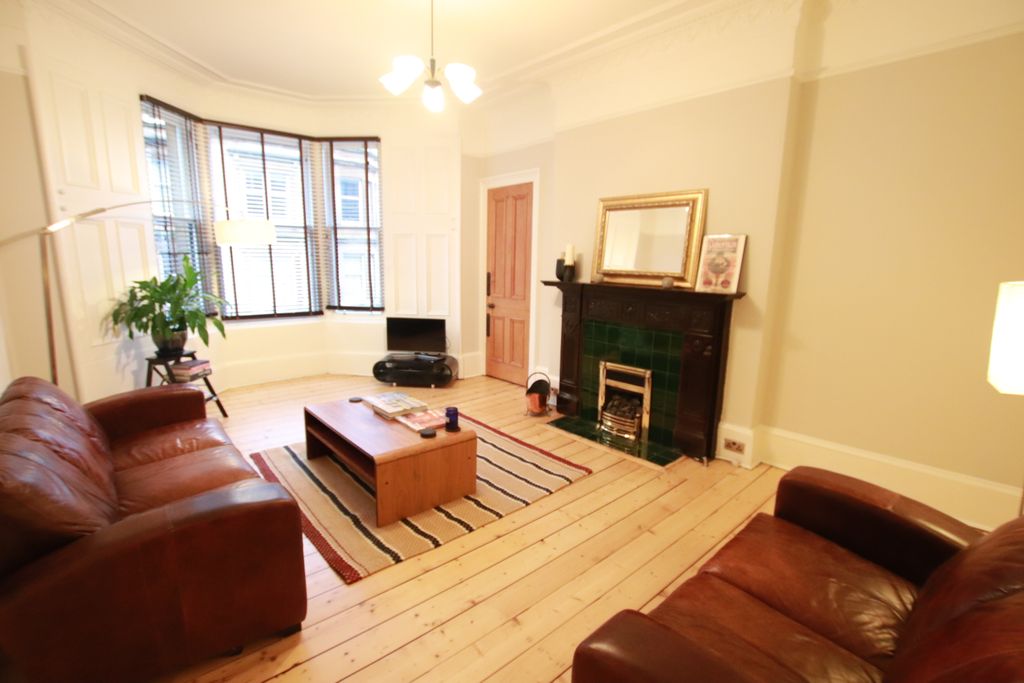 Property photo 2 of 18 Lounge