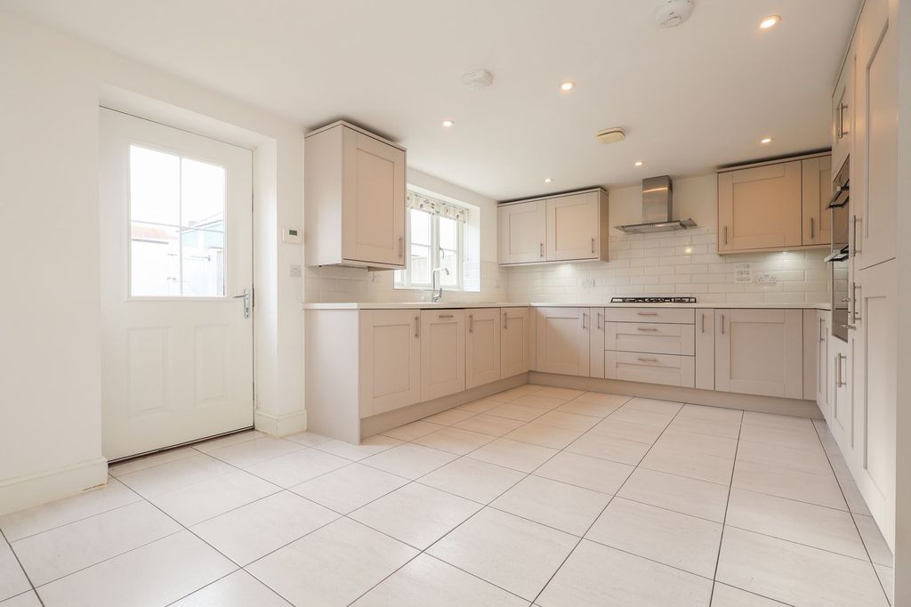 Property photo 3 of 21 Kitchen/Diner