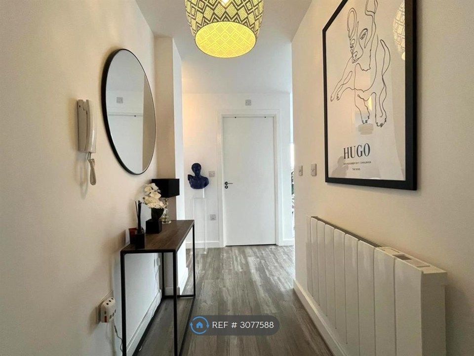Property photo 2 of 17 Hallway
