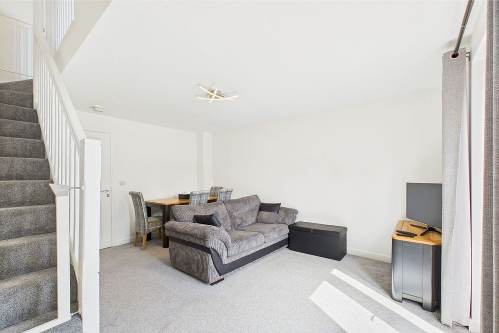 Property photo 3 of 17 Photo 6